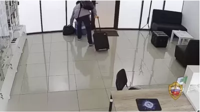 Un homme a volé 53 téléphones portables lors de son premier jour de travail dans un magasin d'électronique