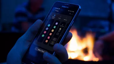 Que sont les Edge Panels et comment sont-ils configurés sur les téléphones portables Samsung ?