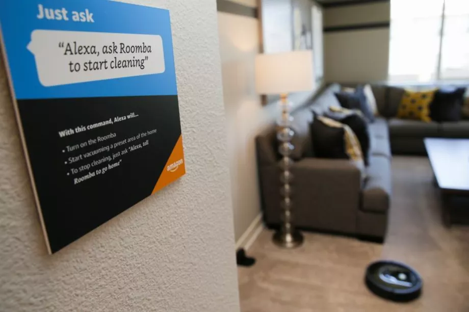 Les commandes vocales pour Alexa facilitent les tâches qui peuvent être difficiles pour les personnes handicapées. REUTERS/Élie Nouvelage