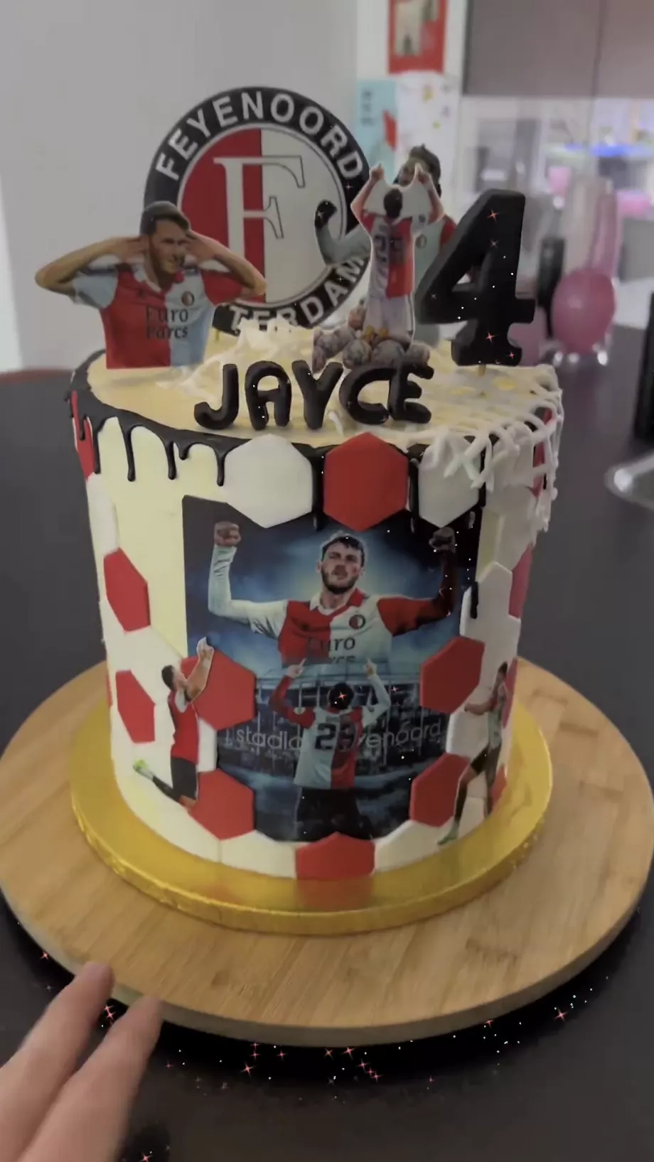 Un petit fan a fêté son anniversaire avec un gâteau de Santiago Giménez Capture : Instagram/@j_heijnis