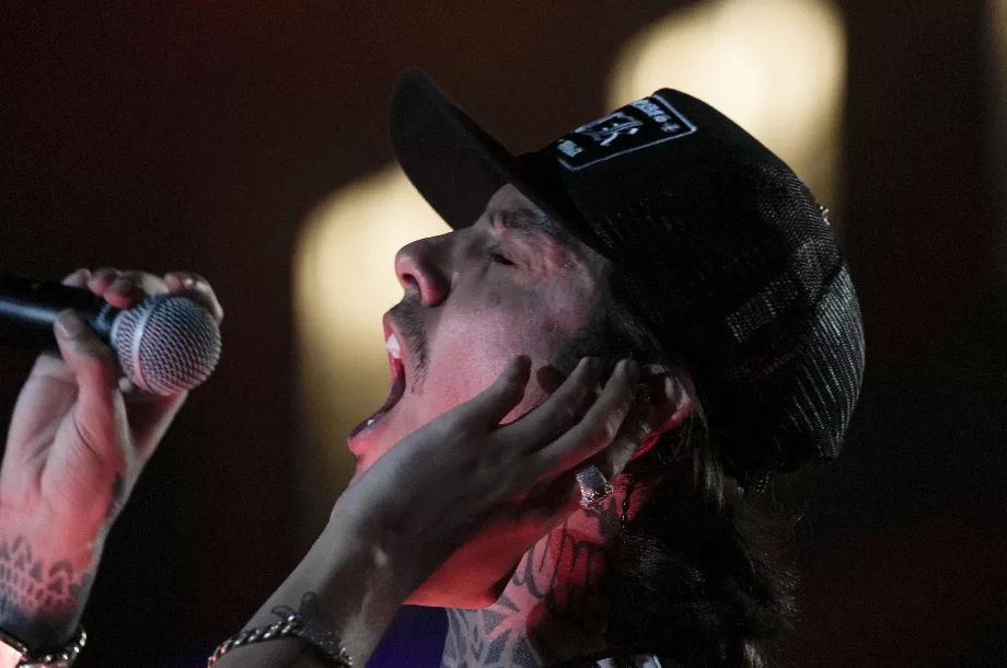 Le chanteur mexicain Natanael Cano lors de sa présentation le premier jour du festival Arre à Mexico, le dimanche 10 septembre 2023. (AP Photo/Fernando Llano)