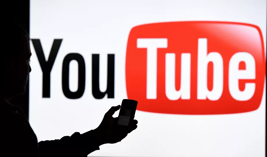 La plateforme propose plusieurs stratégies afin que les utilisateurs ne mettent pas en œuvre de bloqueurs de publicités. Carsten Rehder/dpa