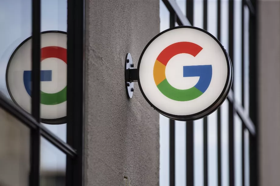 Google News Initiative travaille avec des éditeurs et des journalistes pour lutter contre la désinformation. (Bloomberg)