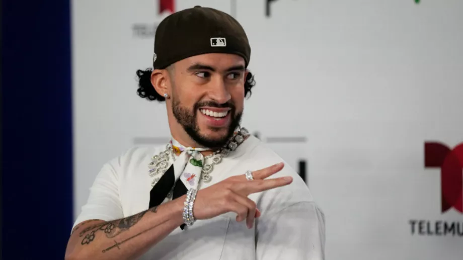 Bad Bunny a envoyé un message fort via son groupe WhatsApp – crédit Rebecca Blackwell/AP