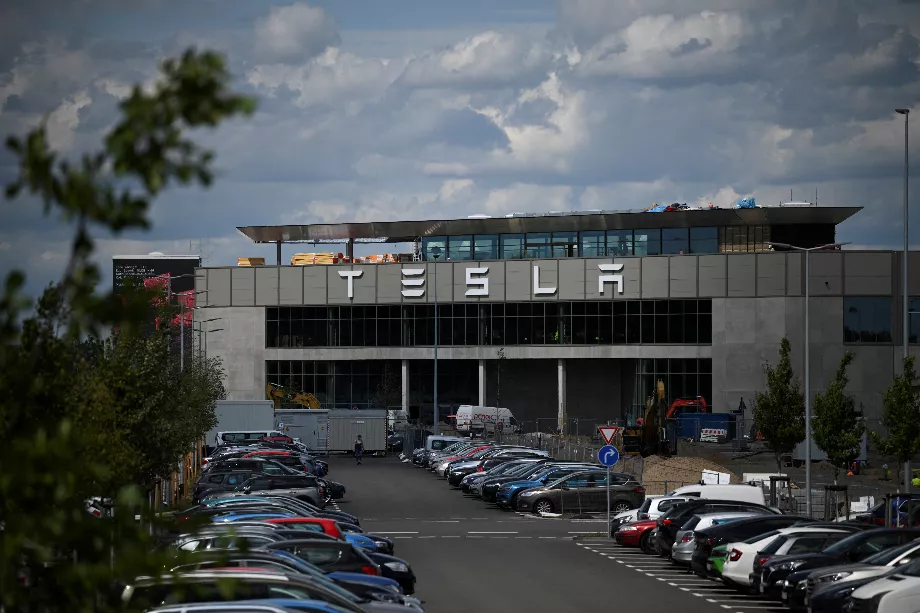 Musk visitait l'usine allemande la semaine dernière. REUTERS/Annegret Hilse/photo d'archives