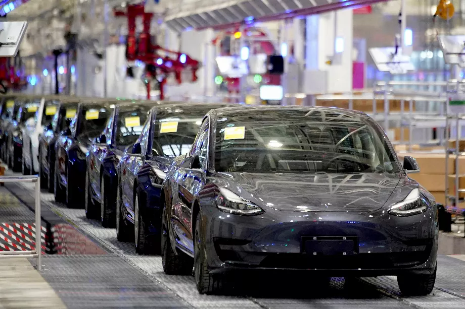 Tesla fait déjà évoluer ses chaînes d'assemblage avec le Model Y, mais elle vise à les amener à un autre niveau avec le Model 2. REUTERS/Aly Song/File Photo