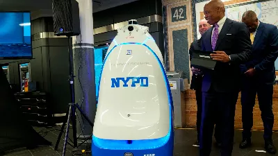 Quelle est la patrouille robotique new-yorkaise à laquelle sont confrontés les usagers du métro ?