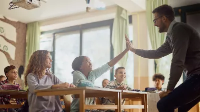 Adieu les tableaux noirs, bonjour le contenu interactif. C’est ainsi que l’enseignement évolue à l’ère du numérique