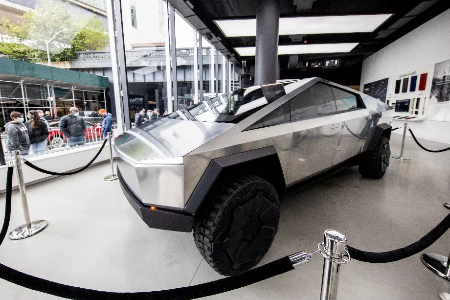 Tesla recule par rapport à son projet apparent de poursuivre en justice ceux qui revendent son camion électrique Cybertruck tant attendu jusqu'à 50 000 $. (Reuters/Jeenah Moon//Photo d'archives)