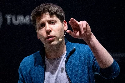 Photo de Sam Altman au siège d'OpenAI à l'aide d'une carte d'invité