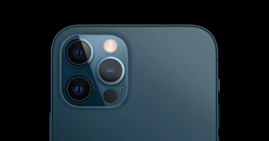La technologie du « téléobjectif optique tétraprisme » sera présente dans les modèles d’iPhone 16 qui seront lancés en 2024. (APPLE)