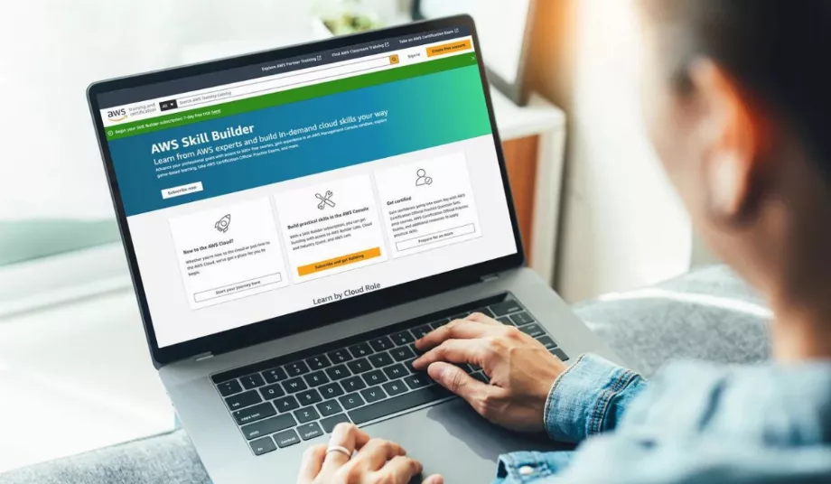 L'initiative éducative « AI Ready » vise à former les futurs professionnels à la technologie d'intelligence artificielle d'Amazon. (Amazone)