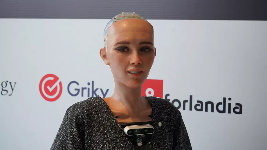 Robot Sophia, un humanoïde doté de formes avancées d'IA