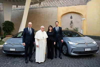 Le pape François est à la mode, tel est son projet avec les véhicules électriques