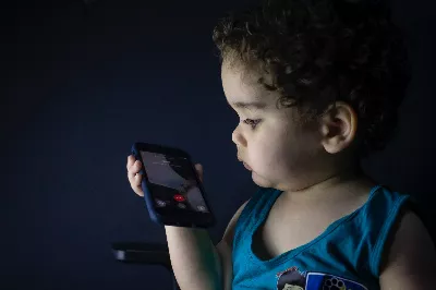 47% des enfants espagnols utilisent un smartphone avant l'âge de sept ans