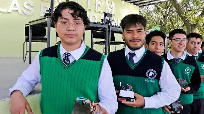 Les étudiants d'Edomex rehaussent le nom du Mexique en remportant le Tournoi international de robotique 2023