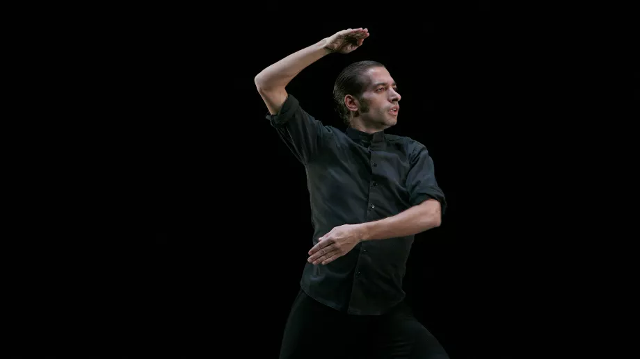 Comme d’autres artistes du 21e siècle, le danseur Israel Galván combine les pratiques et stratégies de pensée et de création analogiques avec les outils et formes de production et de circulation numériques (Photo de Roberta Parkin/Getty Images)