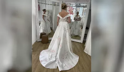 La vérité sur la photo virale de la robe de mariée, l'intelligence artificielle a fait son truc avec un iPhone