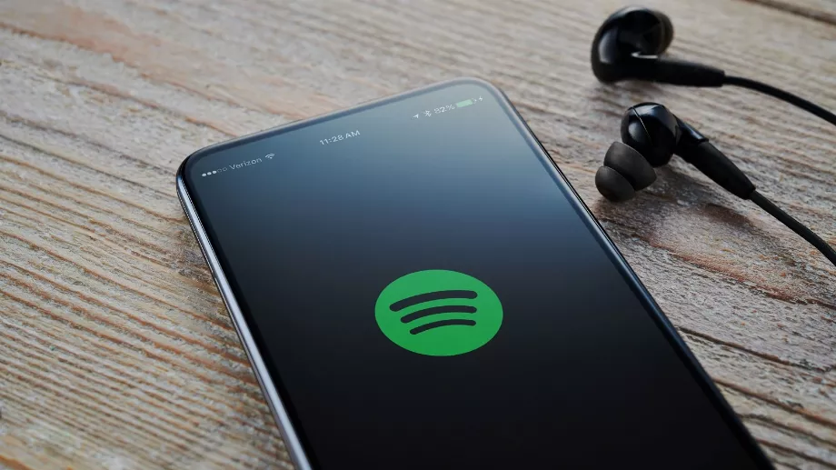 La principale société de streaming musical, Spotify, a confirmé qu'elle procéderait à une réduction de ses effectifs qui affectera environ 17 % de l'ensemble de ses employés. (photo : Variété)