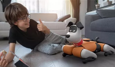 BabyAlpha : le chien robot qui danse, enseigne les langues et veille sur la maison