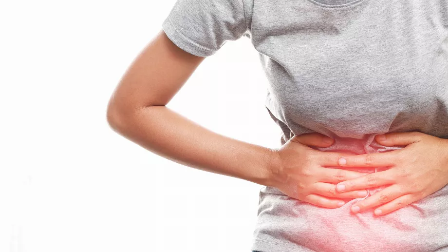 Les douleurs abdominales qui s'étendent jusqu'au dos sont l'un des symptômes du cancer du pancréas et indiquent la nécessité de consulter un spécialiste. (Gratuit).