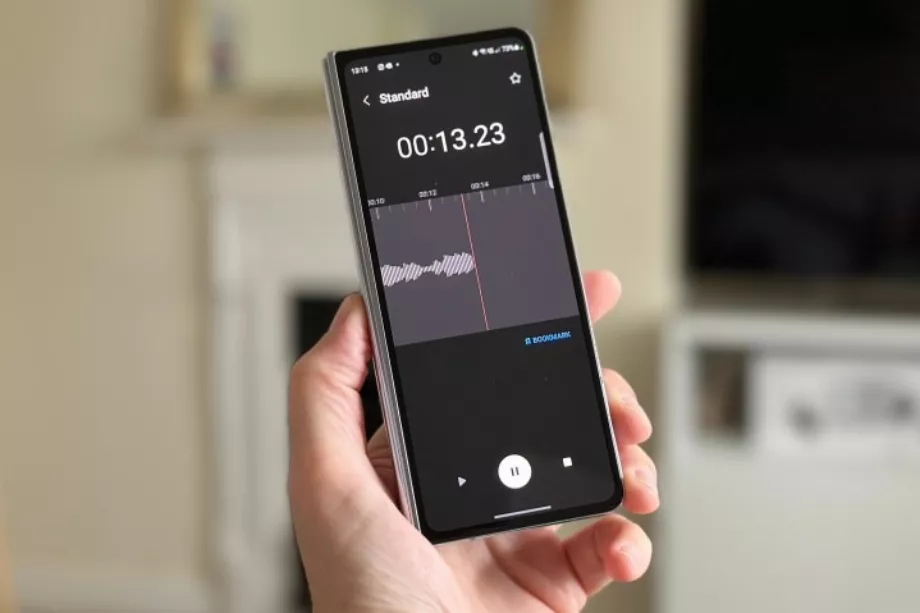 L'enregistreur vocal des téléphones portables Samsung intègre un mode de transcription audio en temps réel. (Andy Boxall/Tendances numériques)