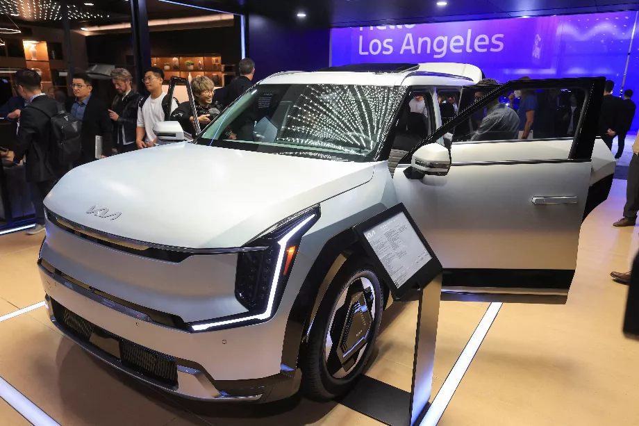 C'est au Salon de l'auto de Los Angeles que Kia a présenté sa fonctionnalité de véhicule à domicile (V2H). REUTERS/David Swanson