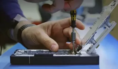 Les utilisateurs d'iPhone 15 peuvent désormais réparer leur téléphone portable à domicile pour éviter de se rendre en magasin