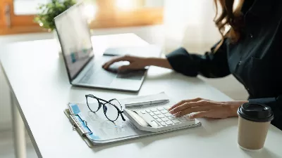 Qu'est-ce que l'option multitâche et comment fonctionne-t-elle pour afficher plusieurs applications en même temps ?