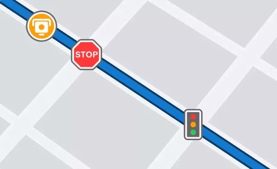 La navigation comprend désormais des radars, des panneaux d'arrêt et des feux de circulation. (Tesla)