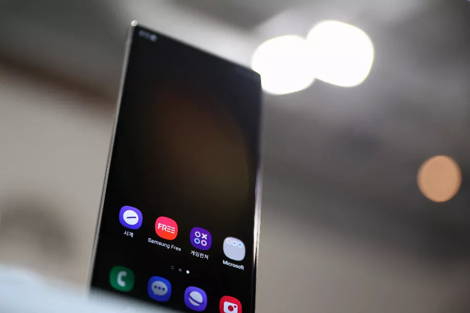 Le prochain produit phare de Samsung aurait déjà une date de lancement début 2024. (REUTERS/Kim Hong-Ji)