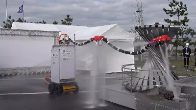 En vidéo : un robot dragon au Japon qui éteint les incendies partout