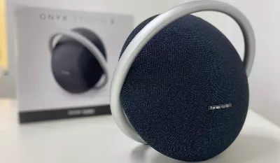 Comment nous avons fait avec Onyx Studio 8, l'enceinte qui nous rappelle la planète Saturne