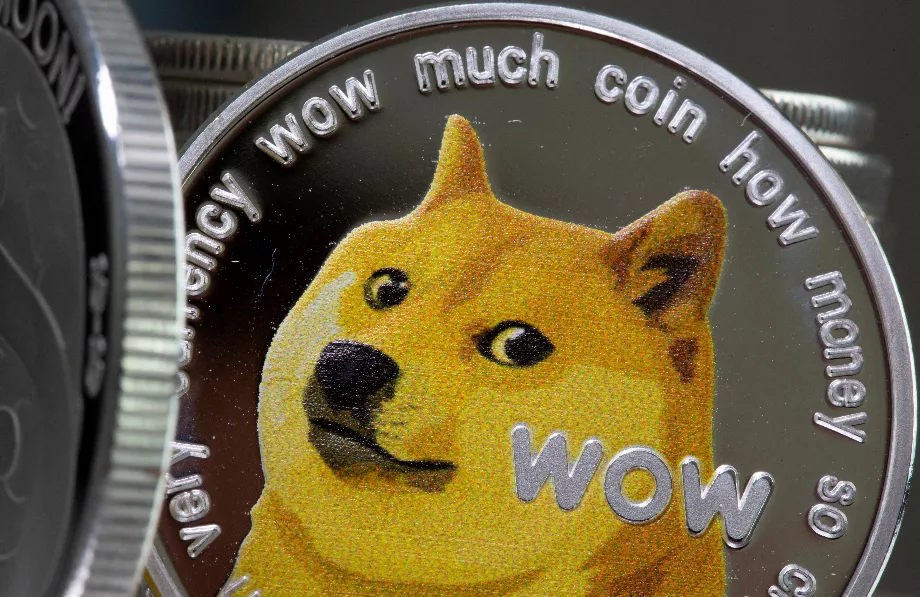 Dogecoin, la crypto-monnaie qui a commencé comme une parodie et est devenue un phénomène financier. (Reuters/Dado Ruvic)