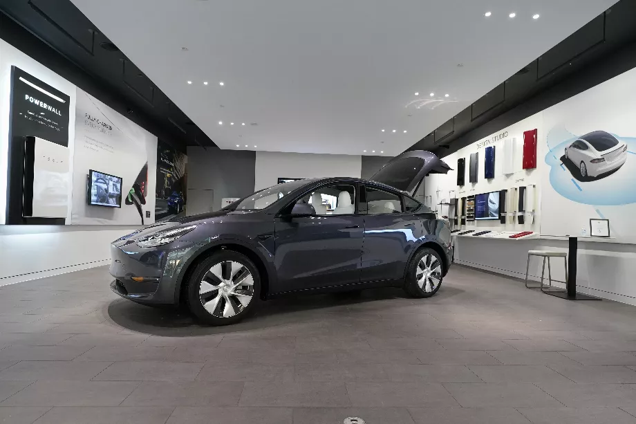 Avec 23 088 unités vendues, la Tesla Model Y est couronnée leader des ventes parmi les voitures électriques norvégiennes en 2023. (AP Photo/Carlos Osorio, File)