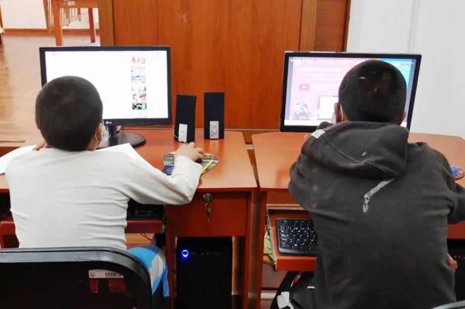 La fermeture des écoles causée par le COVID-19 a affecté dans une plus grande mesure l’apprentissage des filles, des garçons et des adolescents. - Crédit : Andina