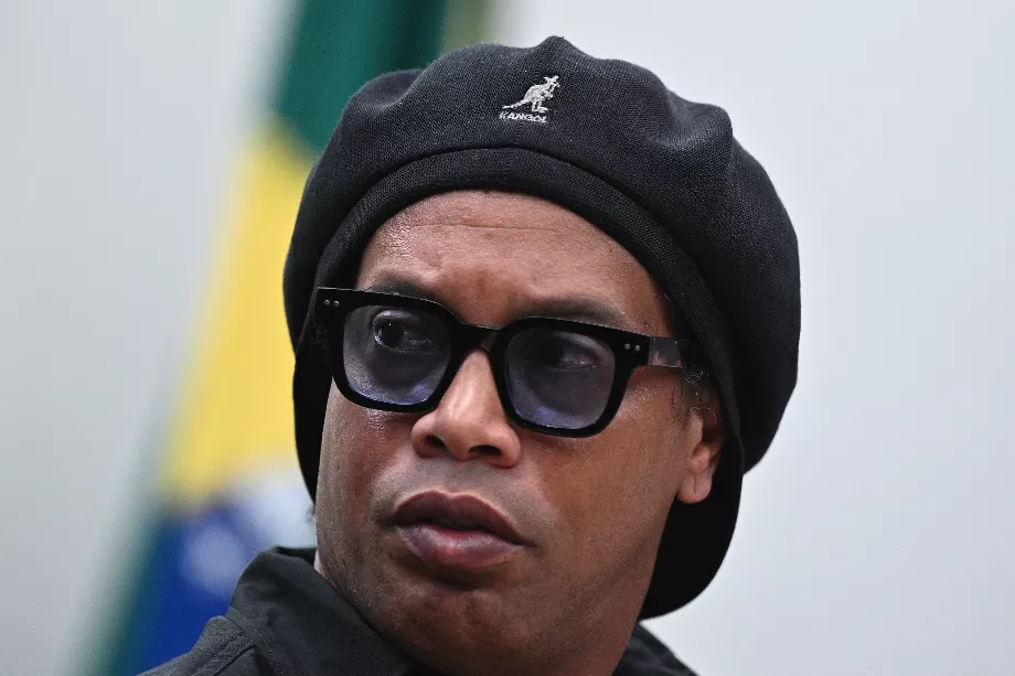 Bien qu'il soit retraité du sport actif, Ronaldinho continue d'être l'un des favoris du monde numérique. (EFE/André Borges)