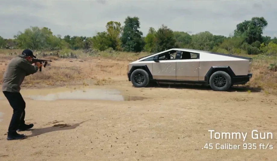 Tesla a réalisé des tests balistiques pour vérifier la protection offerte par la carrosserie du camion électrique Cybertruck. (Tesla)