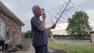 Depuis chez lui, Doug, un radioamateur, parvient à contacter la Station spatiale internationale de la NASA