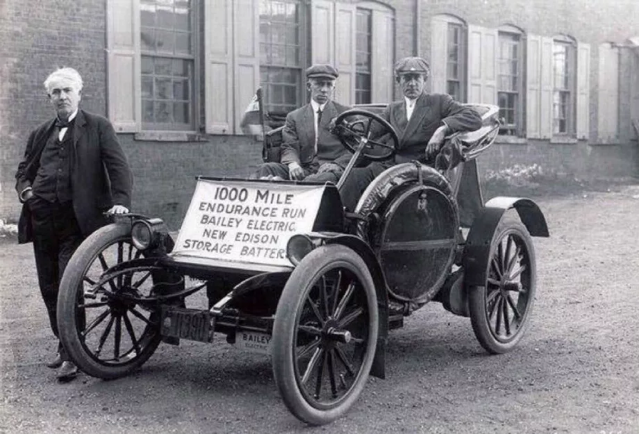 L'amélioration des batteries par Edison a marqué un avant et un après dans l'autonomie et l'efficacité des voitures électriques. (BBVA)