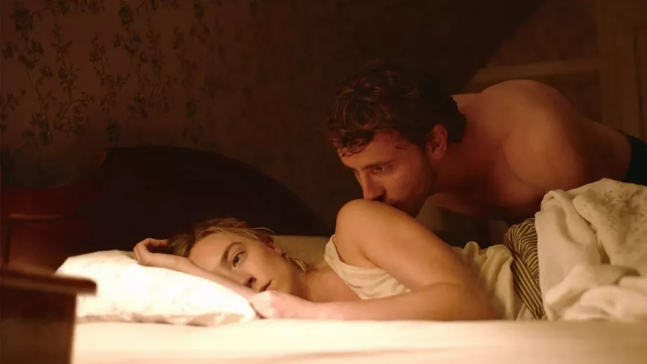Saoirse Ronan et Paul Mescal dans une scène de 'Intruder', le film de Garth Davis sorti sur Prime Video (Amazon Studios)