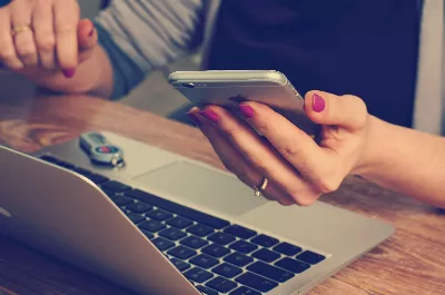 Conseils pour gérer les émotions négatives dues aux interactions sur les réseaux sociaux