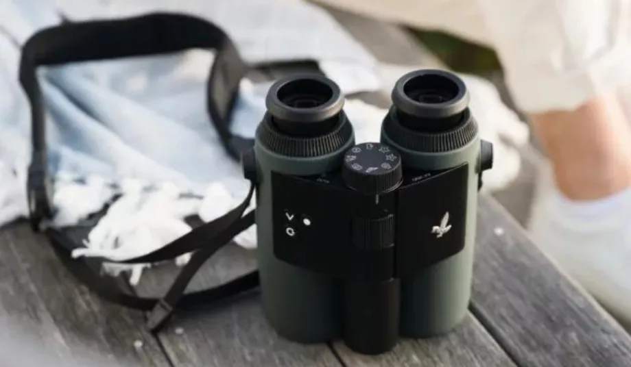 L'appareil permet d'identifier plus de 8 000 espèces d'oiseaux, 300 espèces de mammifères et de nombreux papillons. (Optique Swarovski)
