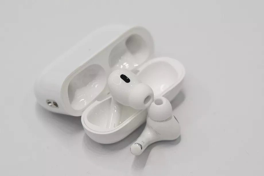 Les AirPod peuvent être localisés avec l’application Find My. (Bloomberg)