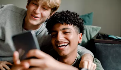 Instagram et Facebook cachent aux adolescents les sujets de suicide et de troubles de l'alimentation