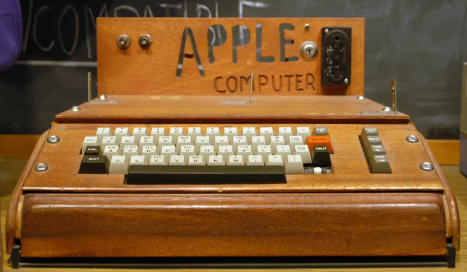On dit qu'il ne reste que huit unités fonctionnelles de l'Apple I et plusieurs sont des pièces exposées dans des musées. (Institution Smithsonian)