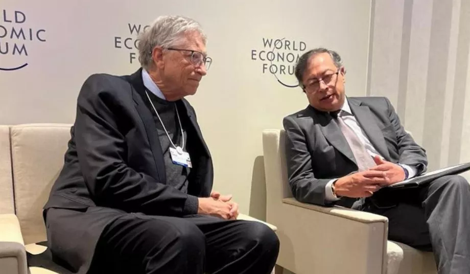 Le président colombien Gustavo Petro avec le fondateur de Microsoft, Bill Gates. (Présidence colombienne)