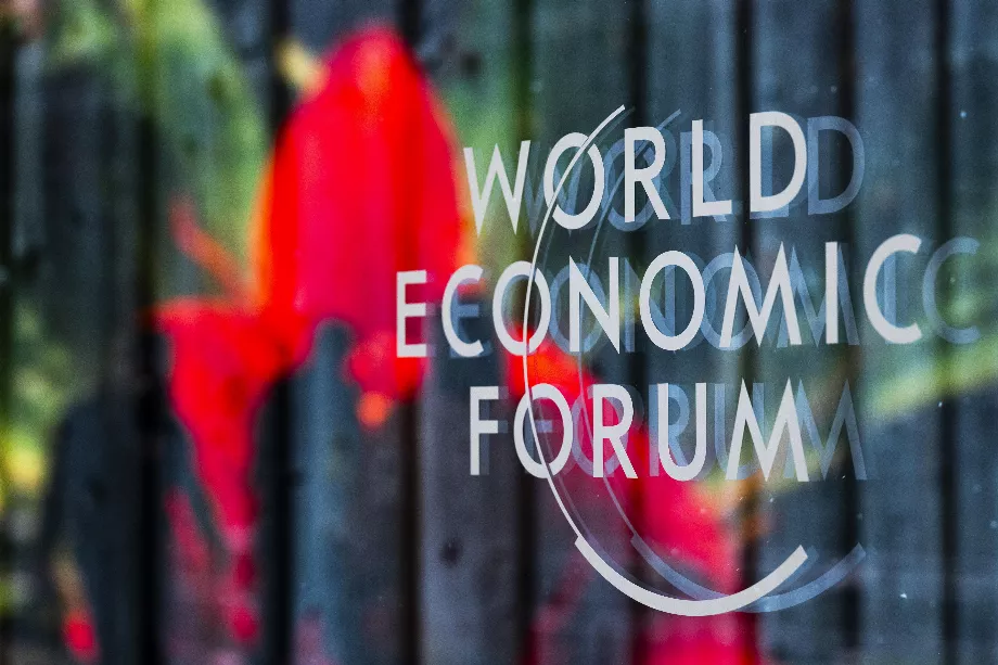 La dernière réunion du Forum économique mondial avait l'intelligence artificielle sur le lieu de travail comme l'un des principaux sujets. (EFE)