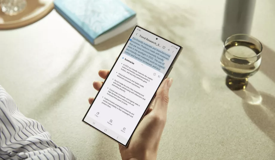 Le navigateur du S24 utilise Galaxy IA pour traduire des sites web ou faire des résumés d'articles. (Samsung)