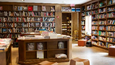 L'imposante porte d'une librairie en Espagne qui a attiré l'attention sur les réseaux sociaux et est devenue virale